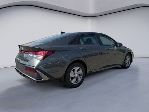 New 2026 Hyundai Elantra SE FWD image 5