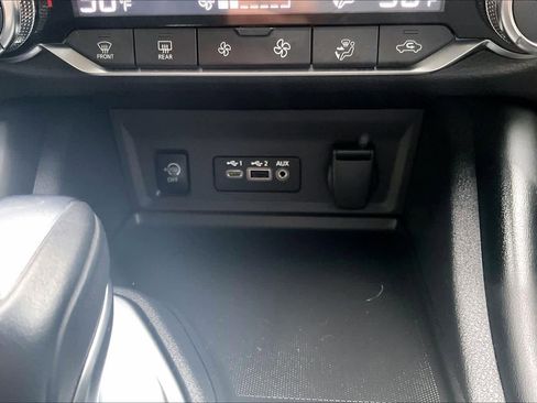 Used 2025 Nissan Sentra SR w/ SR Premium Package image 35