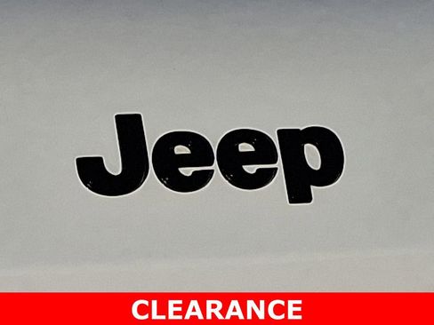 Used 2023 Jeep Grand Cherokee Altitude image 31