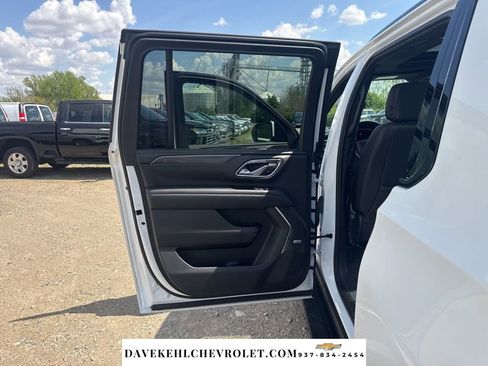 Certified 2022 Chevrolet Suburban RST w/ Luxury Package AWD/4WD image 31