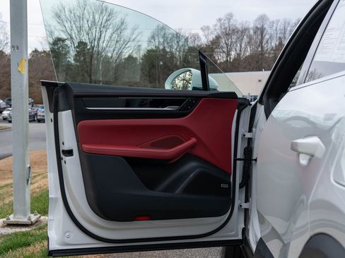 Certified 2025 Porsche Macan 4S Electric image 20