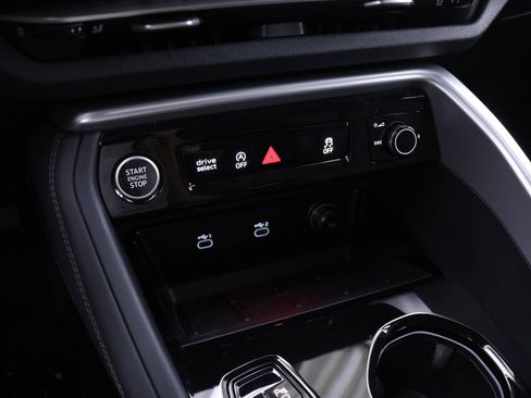 Used 2025 Audi Q5 Premium Plus AWD/4WD image 9