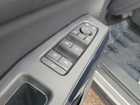 Certified 2025 Nissan Pathfinder SV image 22