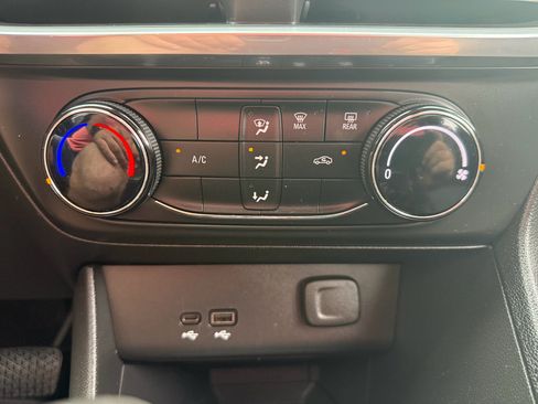Used 2024 Buick Encore GX Preferred FWD image 38