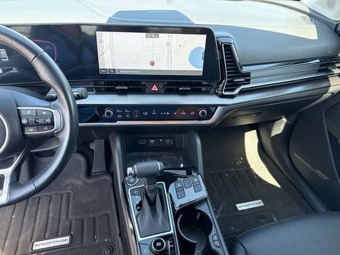 Used 2025 Kia Sportage EX FWD image 8