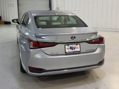 Used 2022 Lexus ES 300h Ultra Luxury image 8