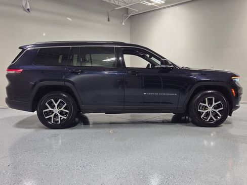 Used 2023 Jeep Grand Cherokee L Limited w/ Luxury Tech Group II RWD image 16