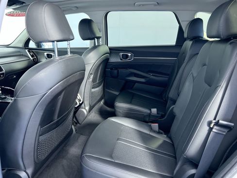 Certified 2023 Kia Sorento SX image 26