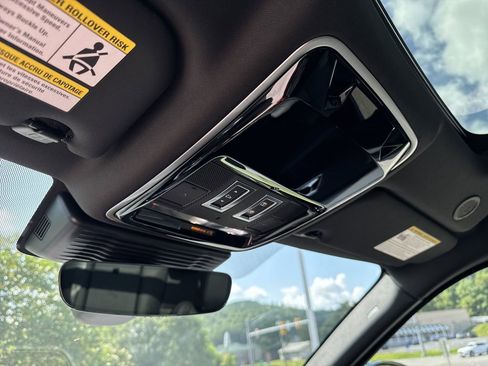 New 2026 Land Rover Range Rover Velar Dynamic SE image 28