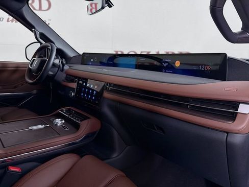 New 2026 Lincoln Navigator Reserve AWD/4WD image 33