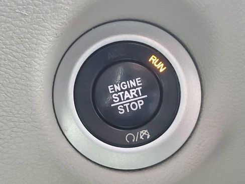 Used 2020 Chrysler Pacifica Touring-L image 14