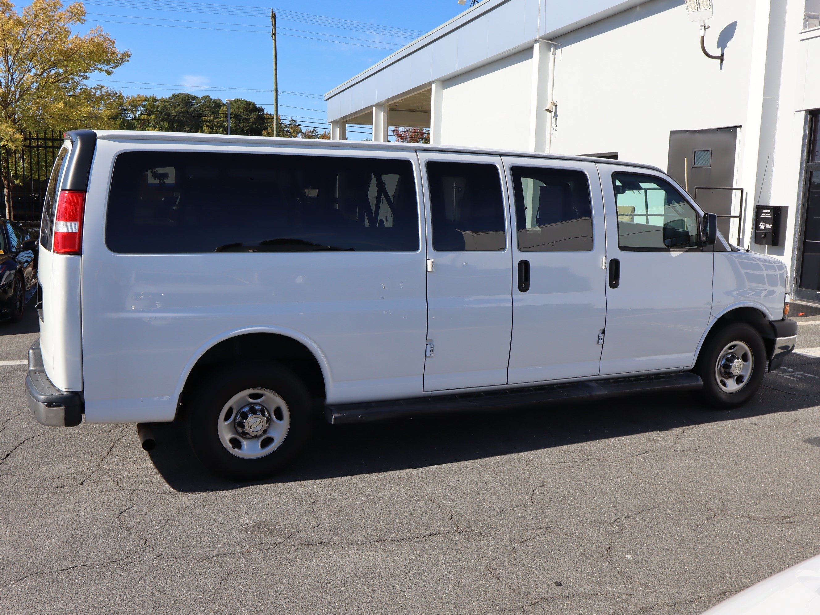 Used 2020 Chevrolet Express 3500 LT w/ LT Preferred Equipment Group RWD image 12