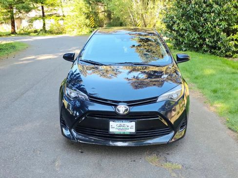 Used 2017 Toyota Corolla LE w/ Carpet Mat Package (TMS) FWD image 8