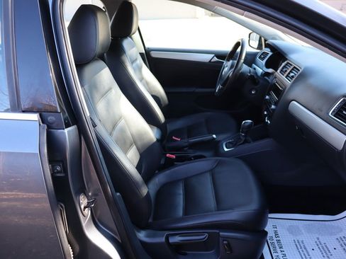 Used 2013 Volkswagen Jetta SE image 22