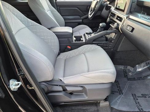 Certified 2025 Toyota Tacoma SR5 AWD/4WD image 18