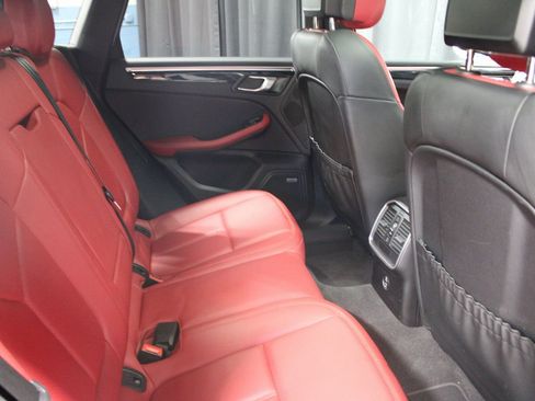 Used 2021 Porsche Macan image 36