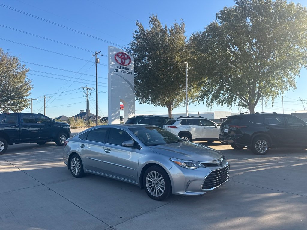 Used 2018 Toyota Avalon Limited FWD image 1