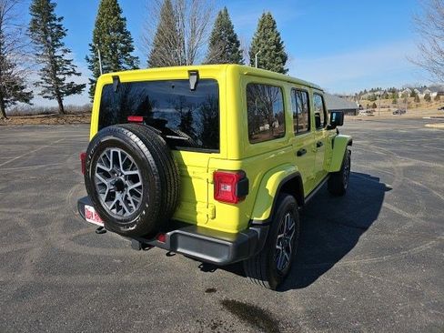Used 2024 Jeep Wrangler Sahara image 6