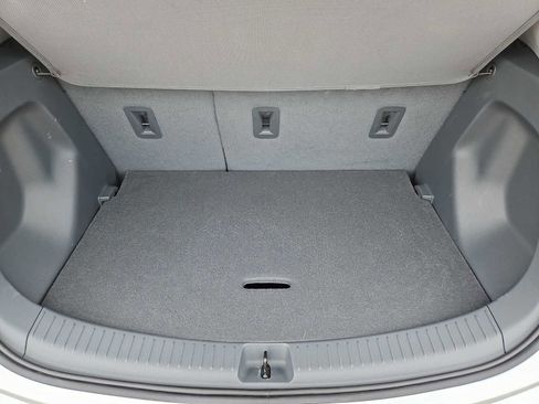 Used 2020 Chevrolet Bolt Premier w/ Infotainment Package image 33