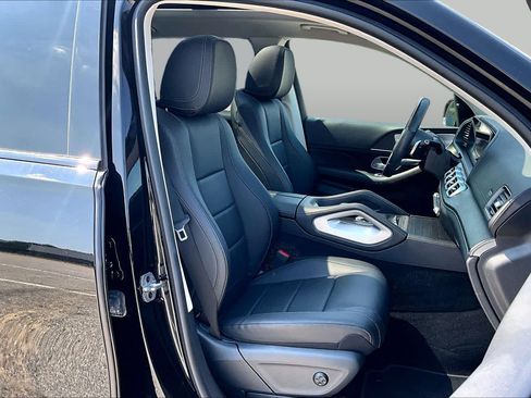 Used 2023 Mercedes-Benz GLS 450 4MATIC image 9