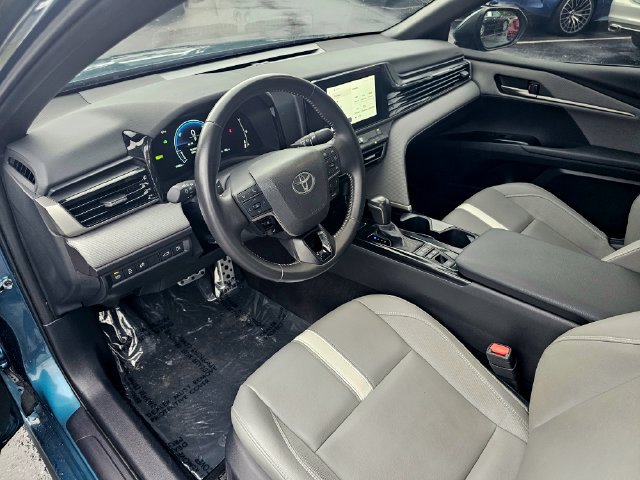 Used 2025 Toyota Camry SE FWD image 14