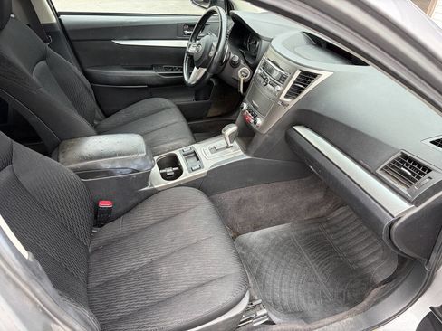 Used 2010 Subaru Outback 2.5i Premium image 13