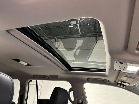 Used 2016 Lexus LX 570 4WD w/ Luxury Package image 21