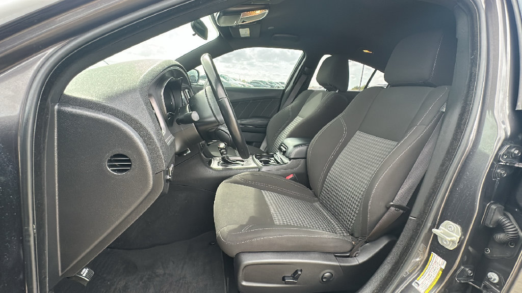 Used 2023 Dodge Charger SXT w/ Blacktop Package RWD image 4