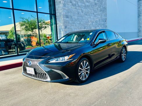 Used 2021 Lexus ES 300h w/ Premium Package FWD image 3