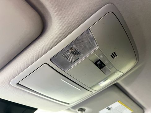 Used 2018 Toyota RAV4 LE image 18