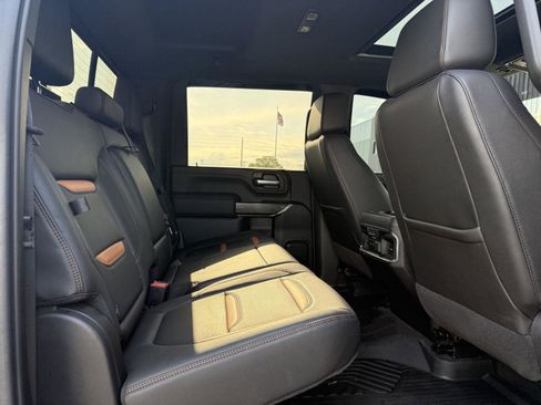 Used 2021 GMC Sierra 2500 AT4 w/ AT4 Premium Plus Package AWD/4WD image 11