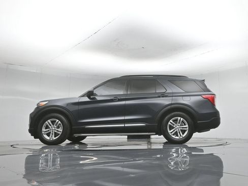 Certified 2022 Ford Explorer XLT RWD image 52