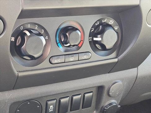 Used 2013 Nissan Xterra X image 11