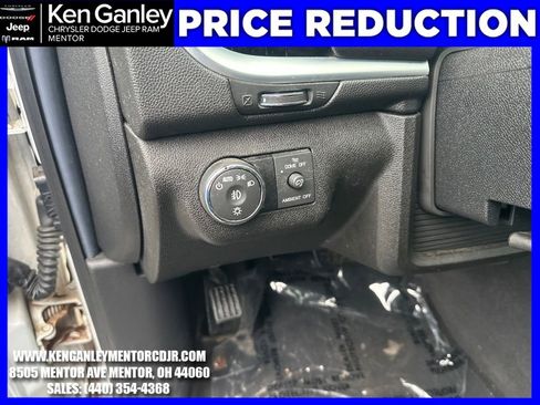 Used 2017 Chevrolet Traverse LT image 11