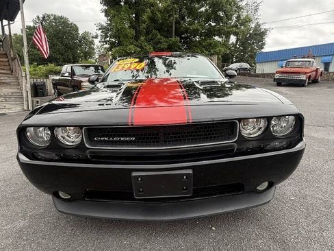 Used 2013 Dodge Challenger SXT RWD image 6