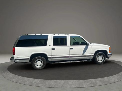 Used 1999 Chevrolet Suburban 2WD w/ Preferred Equipment Group 3 image 4