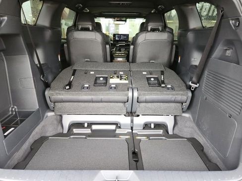 New 2026 Toyota Sienna Platinum image 28