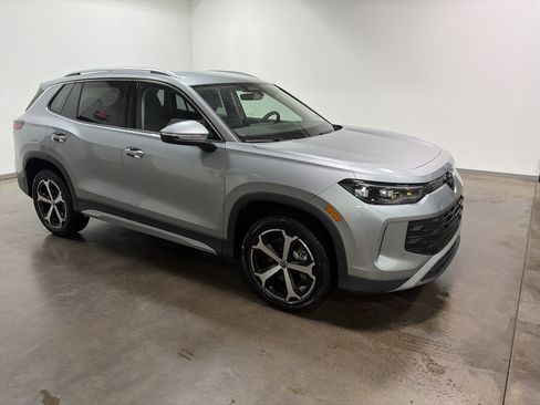 New 2026 Volkswagen Tiguan SE image 2