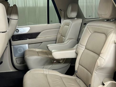Used 2021 Lincoln Navigator L Reserve AWD/4WD image 17