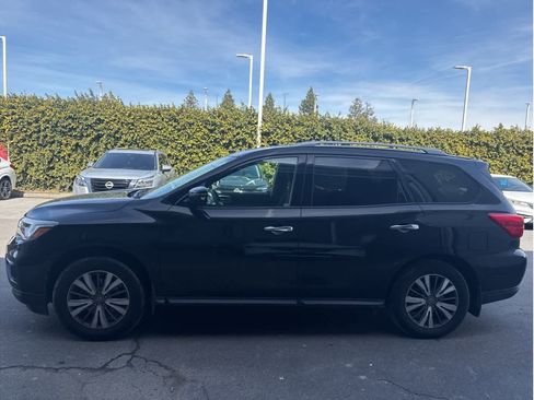 Used 2020 Nissan Pathfinder S image 6