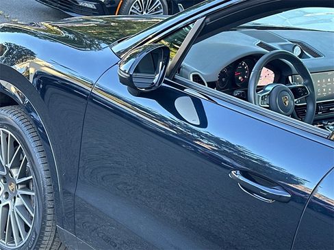 Used 2023 Porsche Cayenne Platinum Edition image 37