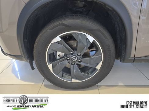 Used 2025 Nissan Rogue SV AWD/4WD image 27