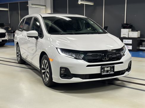 New 2026 Honda Odyssey EX-L image 3