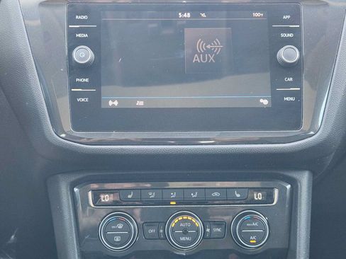 Used 2018 Volkswagen Tiguan SE w/ Panoramic Sunroof Package FWD image 16