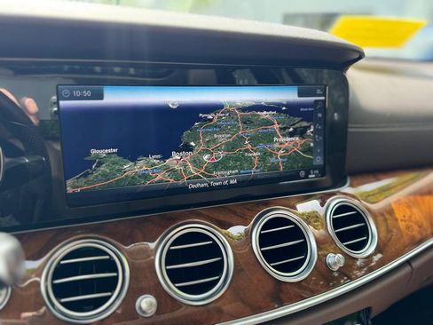 Used 2018 Mercedes-Benz E 400 4MATIC Wagon w/ Premium 2 Package (Q02) image 16