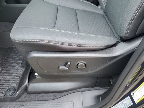 New 2026 RAM 1500 4x4 Crew Cab image 12