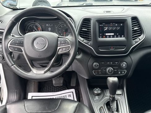 Used 2019 Jeep Cherokee Latitude Plus AWD/4WD image 7