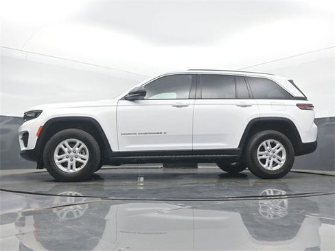 Used 2024 Jeep Grand Cherokee Laredo image 47