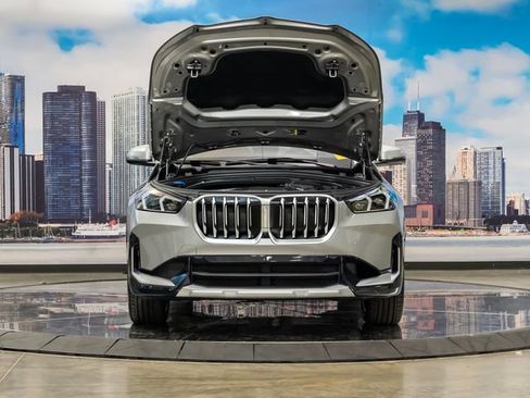 Used 2025 BMW X1 xDrive28i AWD/4WD image 4