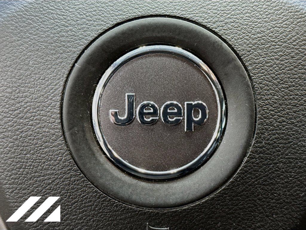 Used 2019 Jeep Cherokee Latitude Plus w/ Cold Weather Group AWD/4WD image 32
